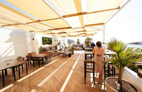 Los Cristianos Hostel | Ocean Nomads Coworking