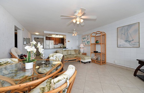 Kahana Condo | Ocean, Ocean, Ocean! AMAZING Views of Sunsets, Rainbows, and Whales!