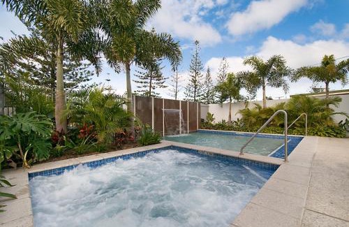 Broadbeach Apartment | Ocean Pacific Resort - Official