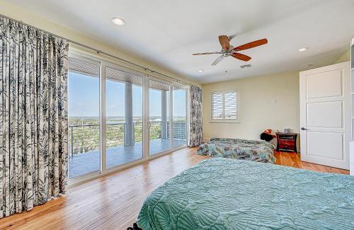 Crescent Beach House | Ocean Paradise