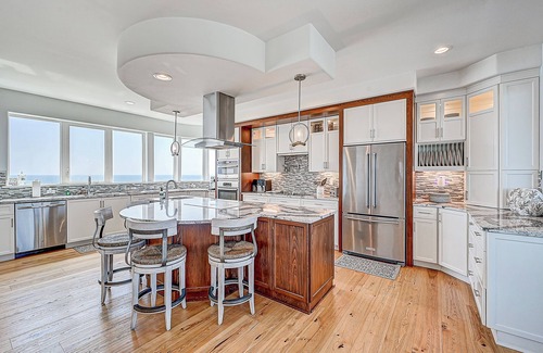 Crescent Beach House | Ocean Paradise