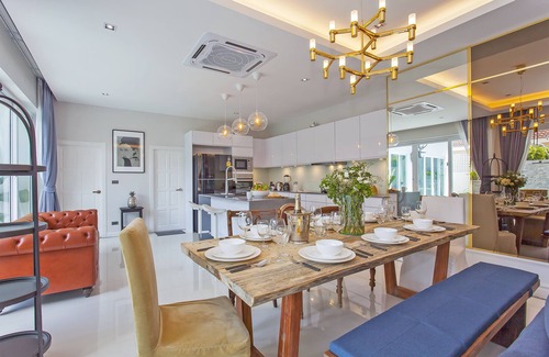 Na Kluea Villa | Ocean's 5 Pool Villa Near The Beach