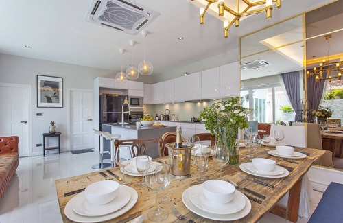 Na Kluea Villa | Ocean's 5 Pool Villa Near The Beach