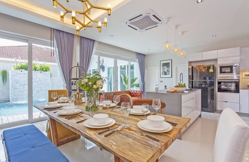 Na Kluea Villa | Ocean's 5 Pool Villa Near The Beach