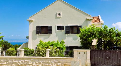 Supetar Villa | Ocean's Serenity