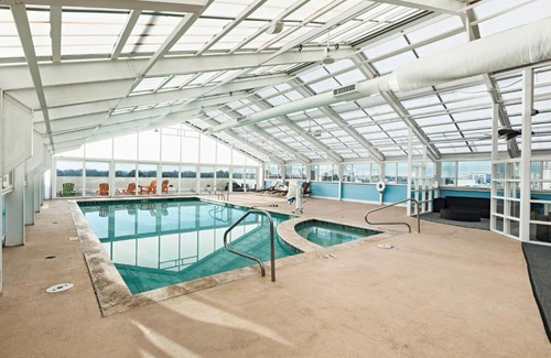 Northeast Virginia Beach Resort | Ocean Sands Resort, Oceanfront, Virginia Beach by Vacatia