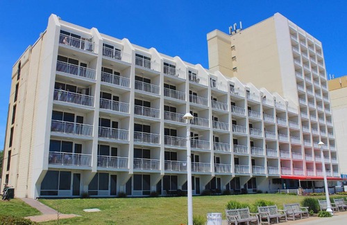 Northeast Virginia Beach Resort | Ocean Sands Resort, Oceanfront, Virginia Beach by Vacatia