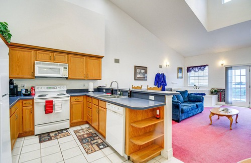 Ocean Shores Condo | Ocean Shores Condo Rental w/View - Walk to Beach!