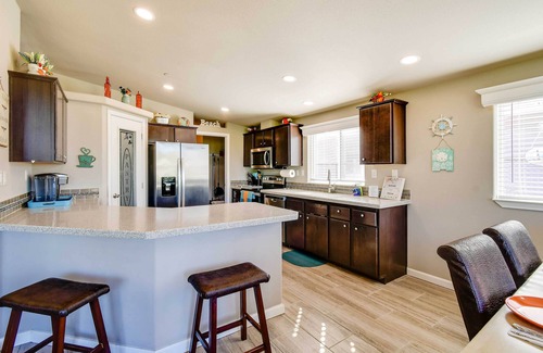 Ocean Shores House | Ocean Shores Retreat w/Porch & Canal Views!