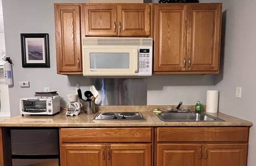 Ocean Shores Apartment | Ocean Shores studio with kitchenette-minutes from beach-Anchor Ashore Condo #4