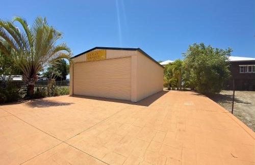 Traviston House | Ocean Shores UP - Burrum Heads- Riverfront - Pool -2BR