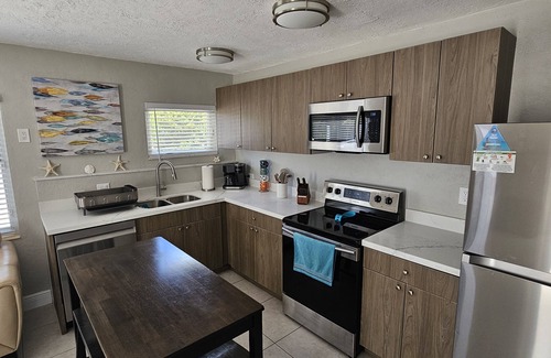 Marathon House | Ocean Side Canal Half Duplex, 37' Dock, 600' To Channel With Pool