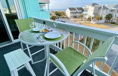Morehead City Condo | Ocean & Sound Views! Quiet Top-Floor Condo, Beach, Pool, WiFi & more!