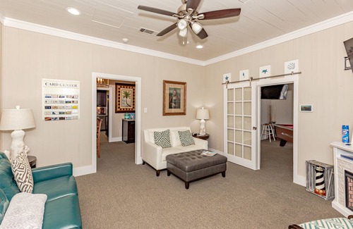 Ocean Springs Cottage | Ocean Springs Cottage Sleeps 8 - Downtown Mona Lisa, Ocean Springs, MS