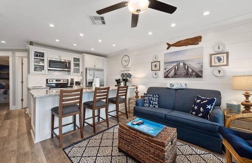Galveston Condo | Ocean Sunrise Pet friendly, In-house laundry Pools