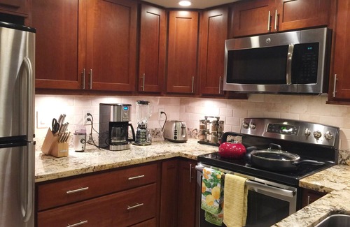 Kihei Condo | Ocean/Sunset View, Updated, Steps to Kamaole II & III beach, 150+ 5-star reviews