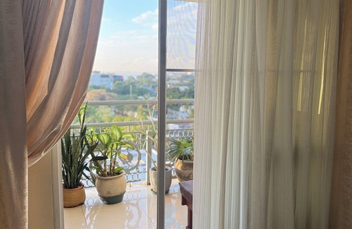 Oyster Bay Apartment | Ocean Vibes & City Lights