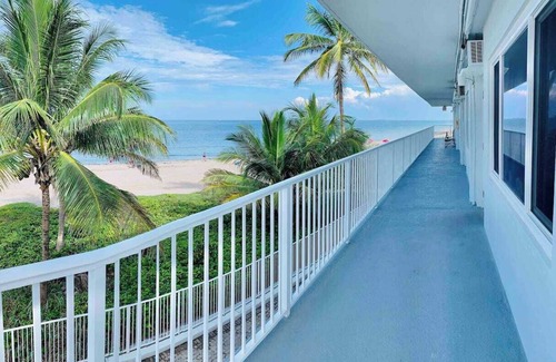 Lauderdale-by-the-Sea Apartment | Ocean View Paradise Beach Front