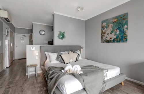 Airlie Beach Apartment | Ocean View 16A Studio Pool & Spa Wi-Fi
