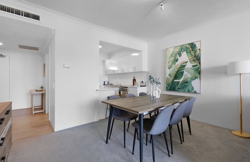 Surfers Paradise Apartment | Ocean View 2-Bed with Pool, Tennis Court & BBQ