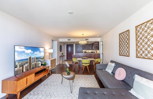 Waikiki Condo | Ocean View 2 Bed Condo w/AC/Pool/Gym/1 Parking/Washer & Dryer