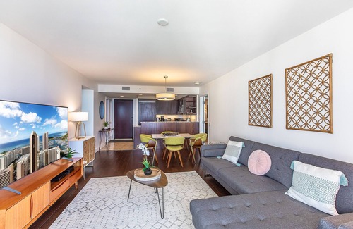 Waikiki Condo | Ocean View 2 Bed Condo w/AC/Pool/Gym/1 Parking/Washer & Dryer