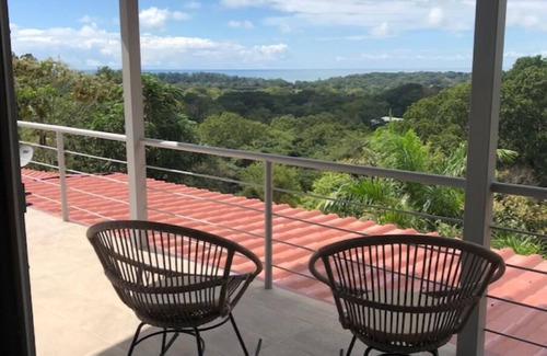 Uvita House | Ocean View 2 BR/3 full BA/Fiber Optic. Walk to beach & grocery/restaurants