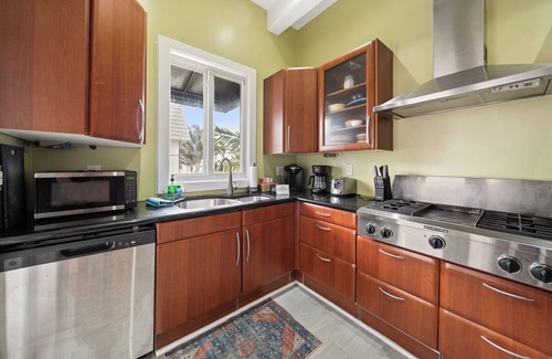 Hollywood South Central Beach Villa | Ocean View 2BR/2BA Full Kitchen + Balcony + Private Pool Courtyard!