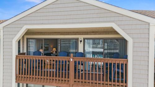 Ocean City House | Ocean View 2BR2BA Top-Floor Condo w Balcony & Bay Sunset Views