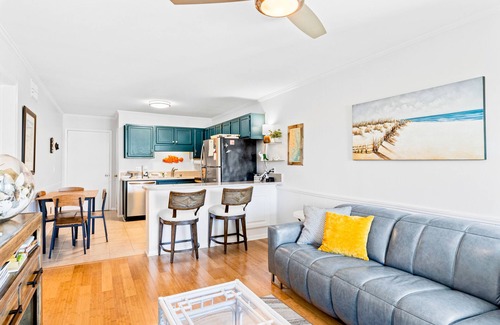 Morehead City Condo | Ocean-view 2nd-floor condo balcony, W/D, outdoor pool, grills, gazebo, and AC