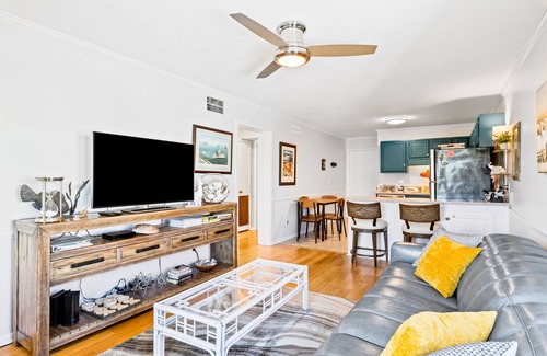 Morehead City Condo | Ocean-view 2nd-floor condo balcony, W/D, outdoor pool, grills, gazebo, and AC