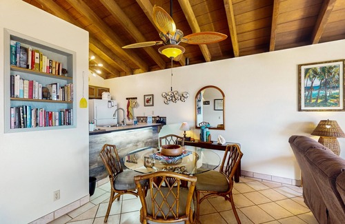 Maunaloa Condo | Ocean View, 2nd-Floor Molokai Condo/Lanai, Shared Hot Tub/Pool - Walk to Beach