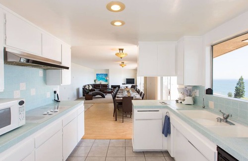 Malibu Villa | Ocean View 3000 sq ft Villa steps from sandy Beach, close to sights - sleeps 12