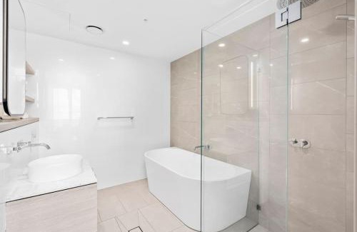 Surfers Paradise Apartment | Ocean view 3Bed apt in Surfers