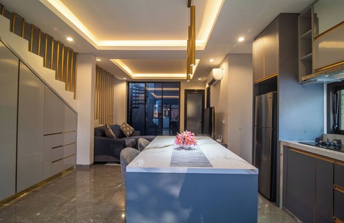 Kediri Villa | Ocean-View 3BR Villa 3-mins to beach w/pool & gym perks.