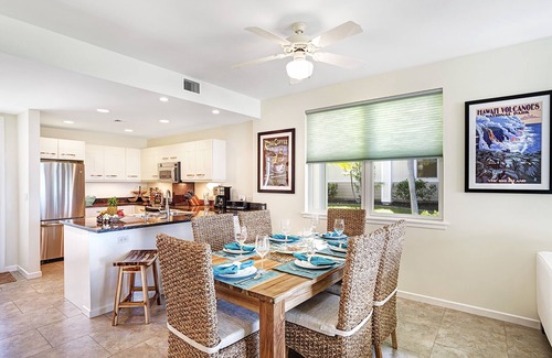 Kahaluu Bay House | 🏖️Ocean View | AC & WIFI | Walk to Beach & Shopping!