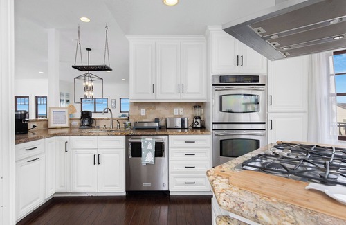 Gas Lamp Section House | OCEAN VIEW/Amazing 4 Bedroom/AC/Walk to Beach!
