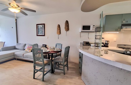 Zona Hotelera Condo | ✽ OCEAN VIEW and BEACH FRONT ✽ 4 adults + kid + bby