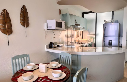Zona Hotelera Condo | ✽ OCEAN VIEW and BEACH FRONT ✽ 4 adults + kid + bby