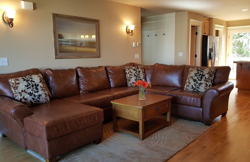 Oceanside House | Ocean view and less than a 5 minute drive to the beach!
