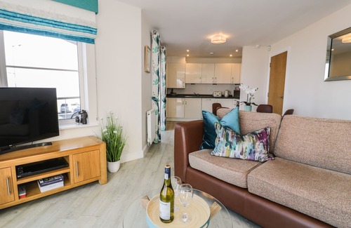 Colwyn Bay Cottage | OCEAN VIEW APARTMENT, family friendly in Colwyn Bay