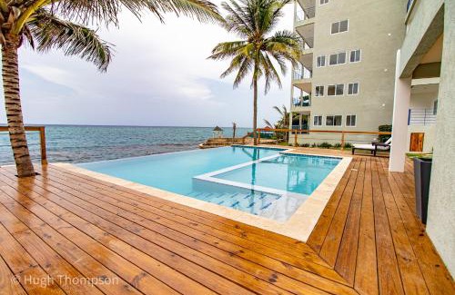 Tower Isle Apartment | Ocean view balcony