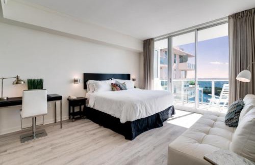 Coconut Grove House | Ocean View Balcony steps from Restaurants, Peacock Park & Marina