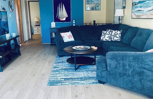Rockaway Beach House | OCEAN VIEW BEACH HOUSE, STEPS TO THE BEACH