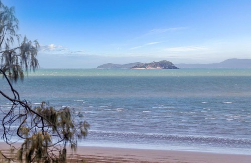 Keppel Sands House | Ocean View Bungalow!