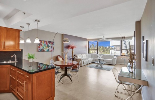 La Gorce Apartment | Ocean View Condo/Beach Service & Pool/618