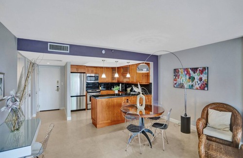 La Gorce Apartment | Ocean View Condo/Beach Service & Pool/618