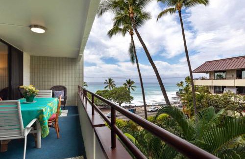 Kahaluu Bay House | Ocean View Condo in White Sands Village