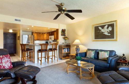 Kahaluu Bay House | Ocean View Condo in White Sands Village