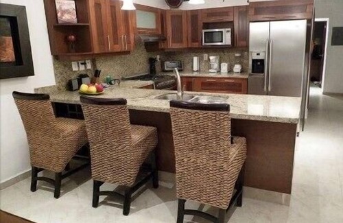 Amapas Condo | Ocean view Condo 1 Block from Los Muertos Beach